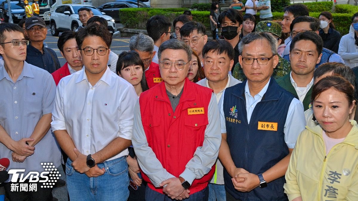 卓榮泰視察,無論現任議員或議員參選人都到場。(圖/胡瑞麒攝)