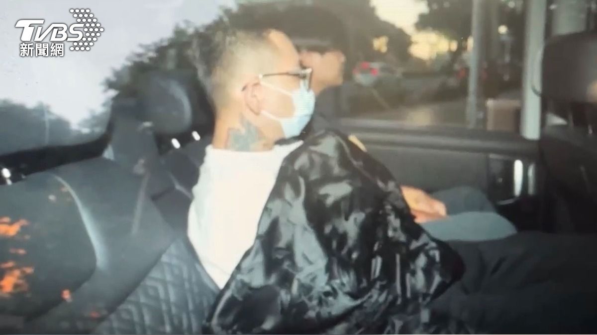 快訊/拘提後首露面!蹦闆疑涉暴力犯罪 抵達桃檢畫面曝