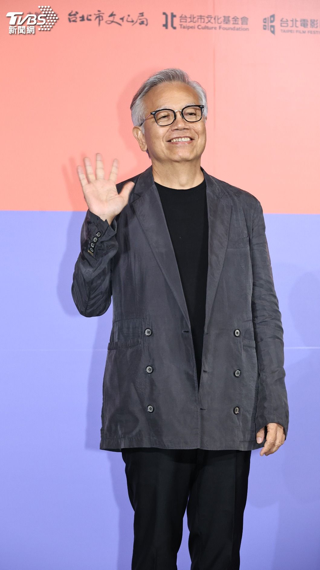 田啟文本來這趟來台要去桃園玩,颱風攪局後決定去錢櫃。(圖/張哲鳴攝)