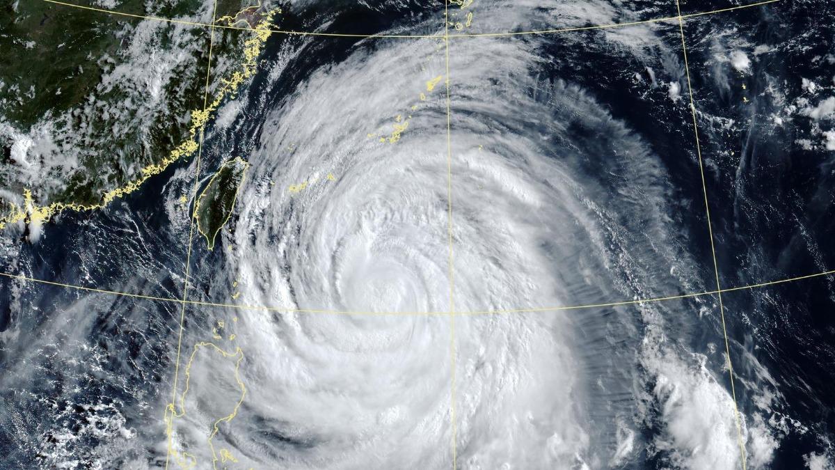 颱風/巴威已到家門口!「最新風雨時程」曝 恐虐到這時才趨緩