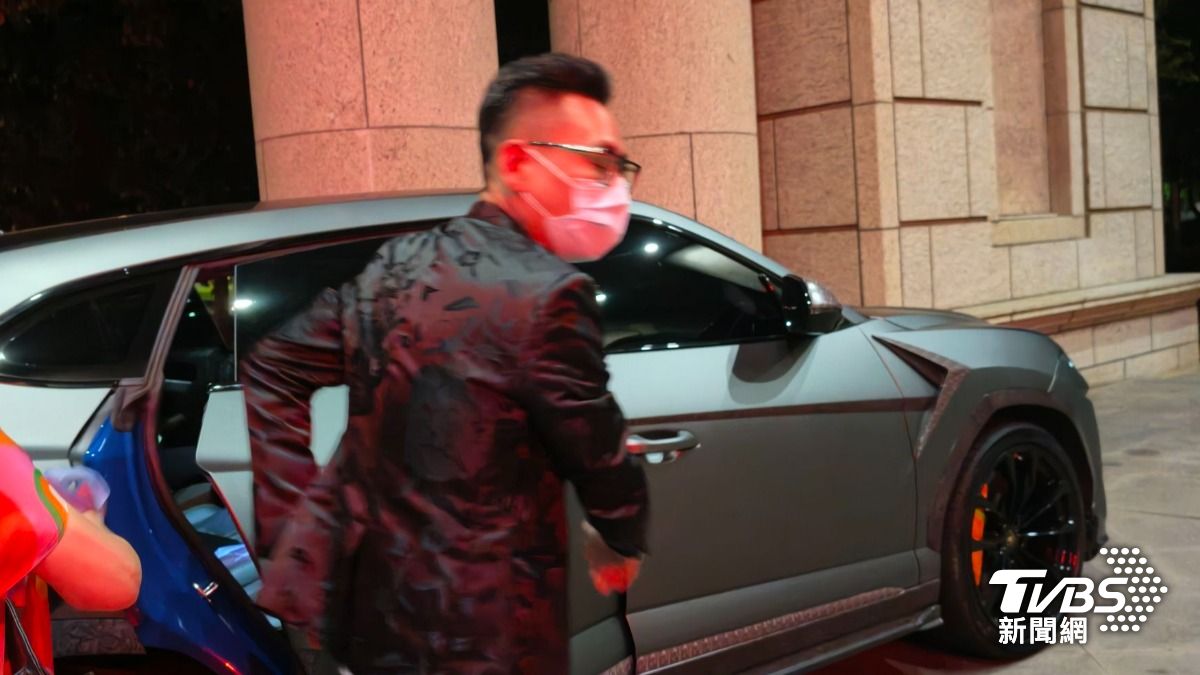 蹦闆今日凌晨以70萬元交保。（圖／TVBS）