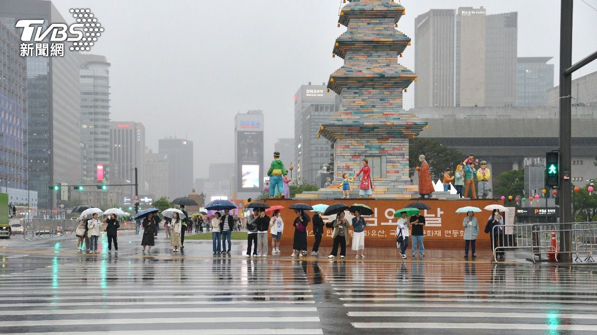 梅雨鋒面壟罩南韓,中部地區連日降下暴雨。(資料圖/達志影像Shutterstock)