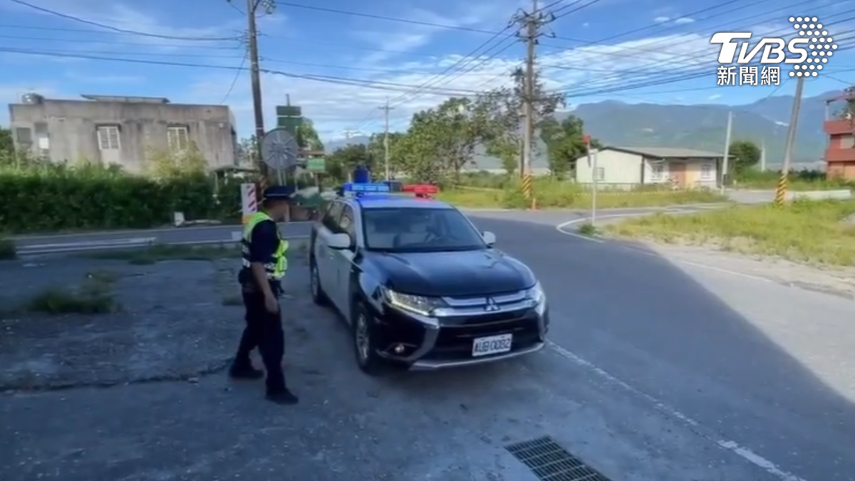 萬里溪堰塞湖紅色警戒,蓄水量逾7成,居民緊急撤離。(圖/TVBS)