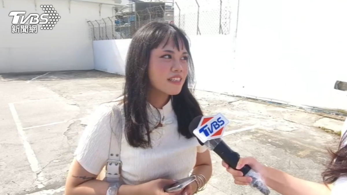 菲籍遊客雖然撲空野柳公園，但還是讚賞台灣防颱應變措施。（圖／TVBS）