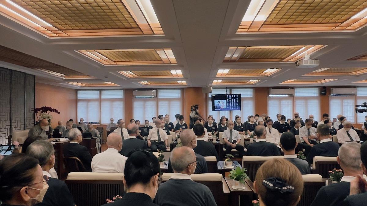 關心巴威颱風來襲,慈濟證嚴法師在慈濟台北分會主持全台連線防災會議。(圖/慈濟基金會提供)