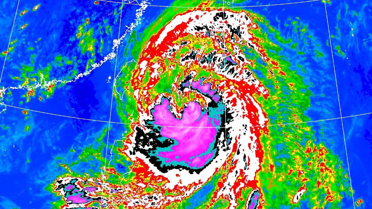 颱風/巴威藏變數!近台吸地形突變「恐南北偏移」風雨大洗牌
