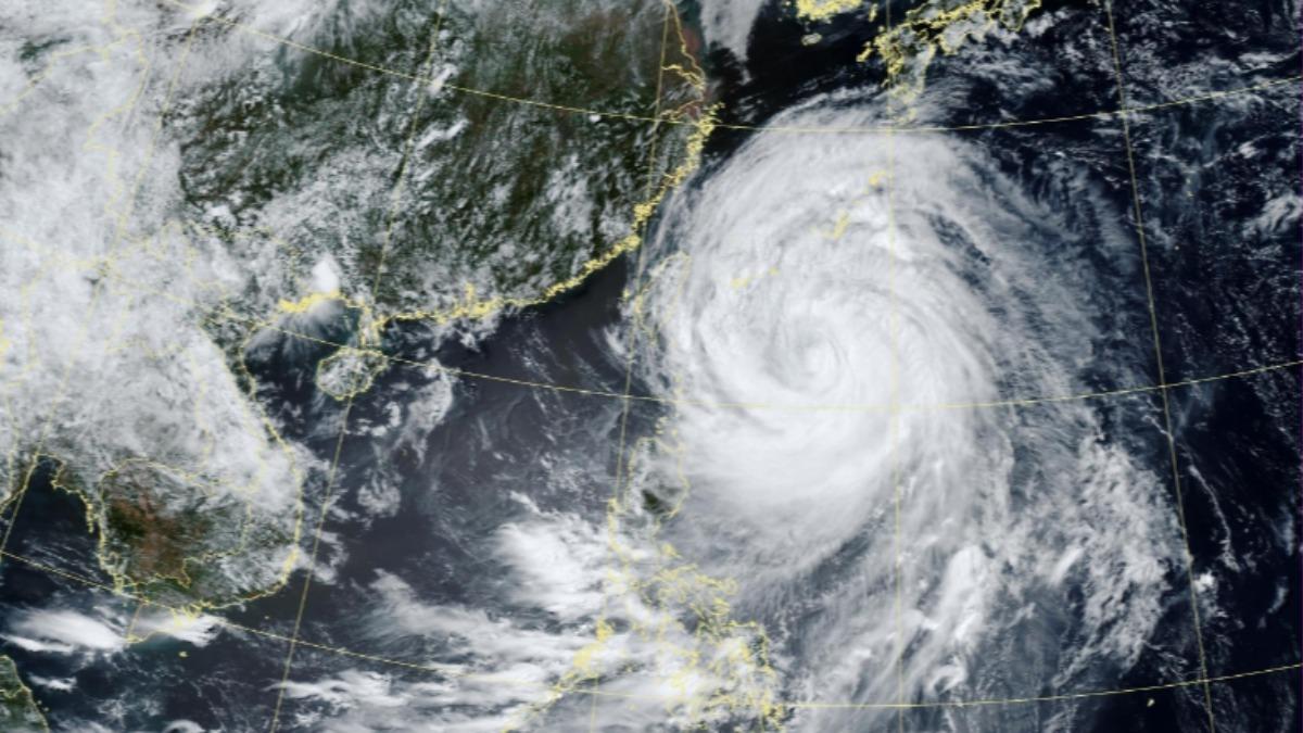 天氣/巴威颱風「路徑北衝」!暴風圈估深夜觸陸 明整日風強雨大