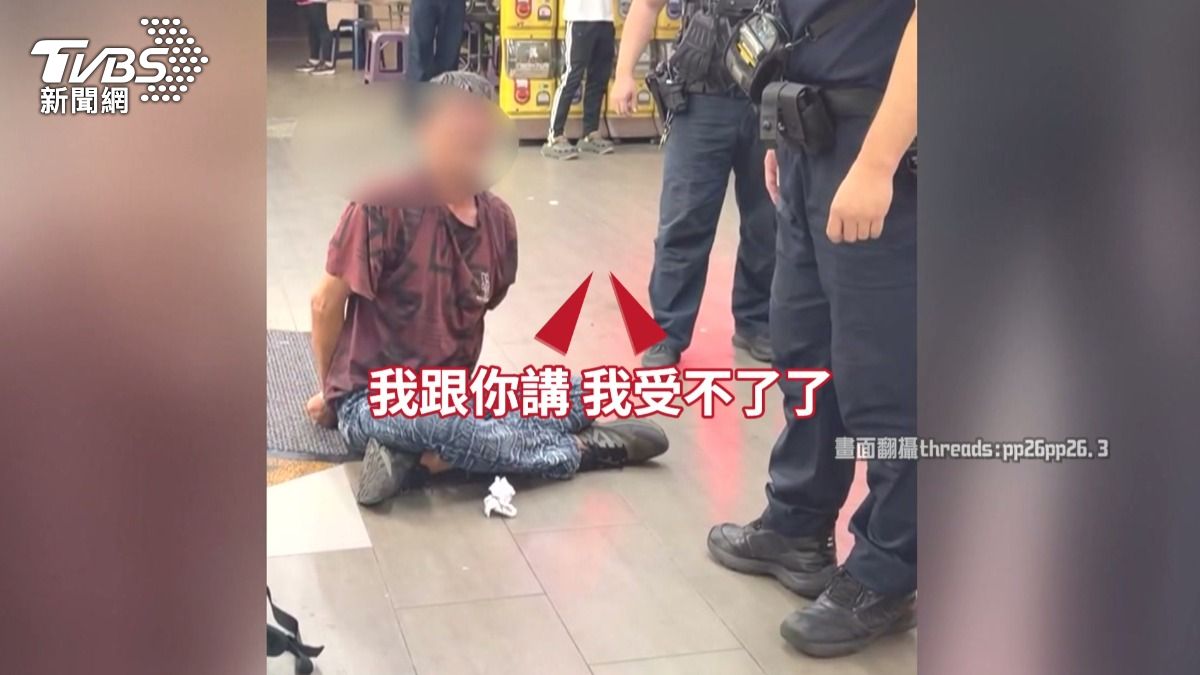 員警勸導,王姓男子完全不予理會,男子仍持續叫囂、推擠及辱罵他人。(圖/民眾提供)