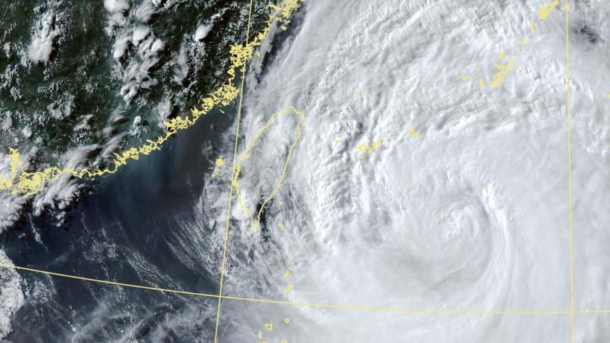 巴威明晨觸陸！風雨猛灌全台　「7/11停班停課縣市」一次看
