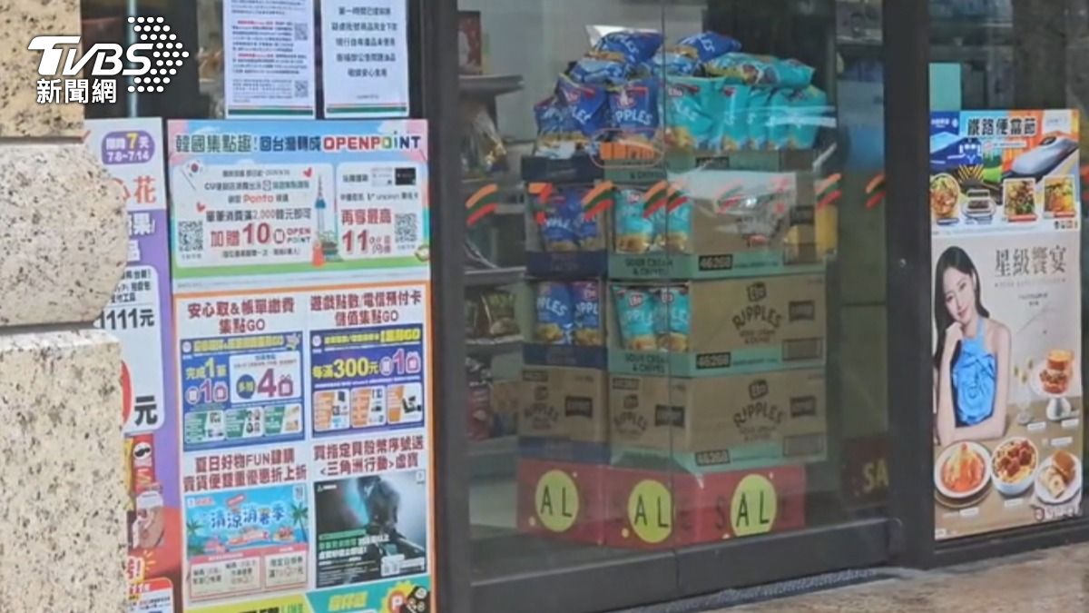 桃園市桃智路一處超商10日驚傳有兩名客人疑似酒後爆發口角　（圖／TVBS）