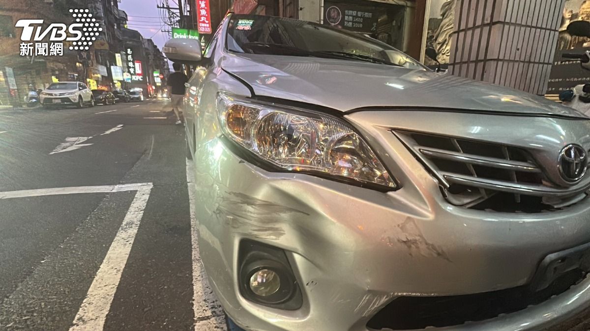 逃逸移工颱風假酒駕!撞4機車逆向逃逸。(圖/TVBS)