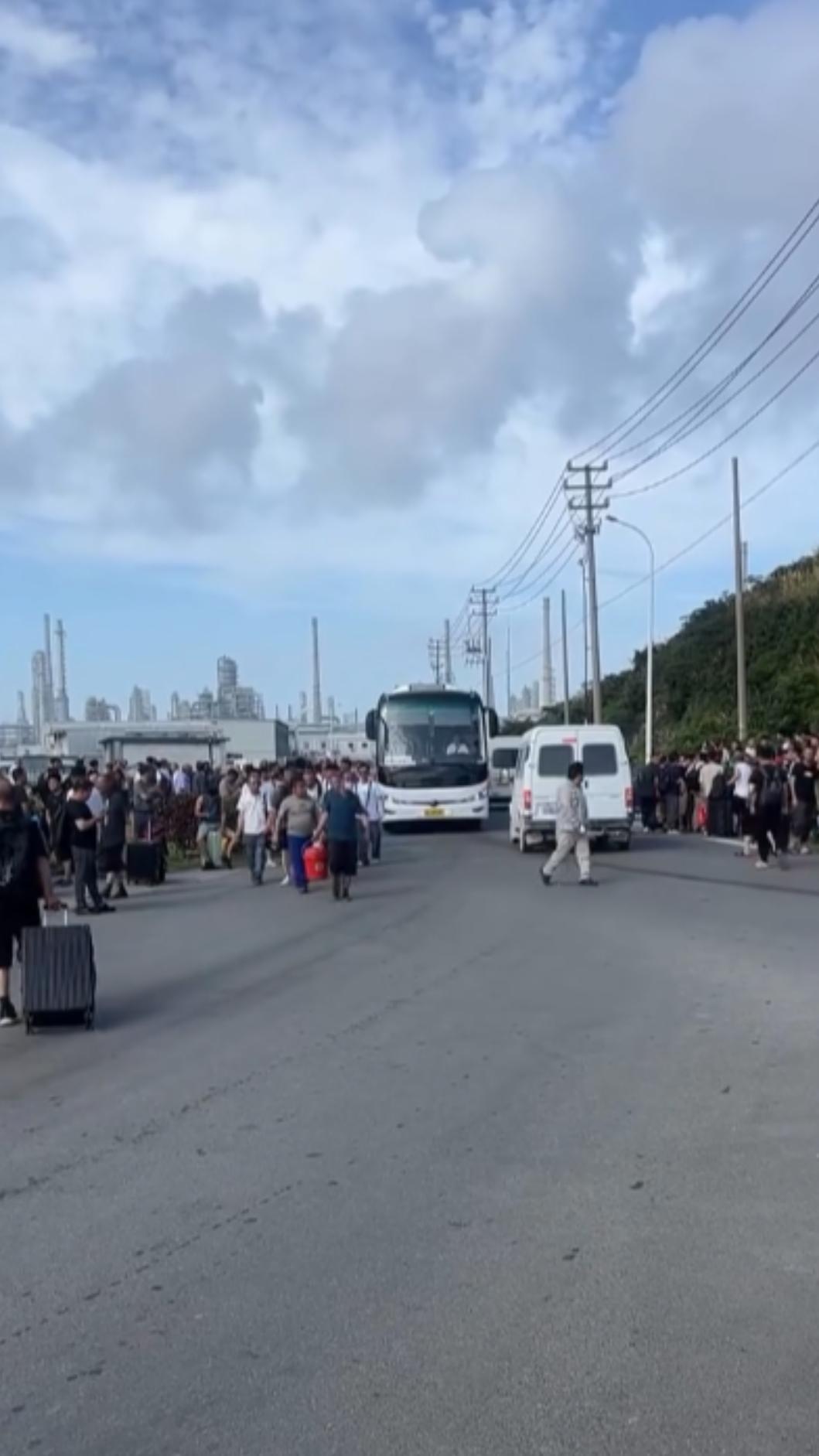 浙江省已撤離了53萬多名沿海及危險地區的居民至體育館。(圖/翻攝自Threads@jeonlove)