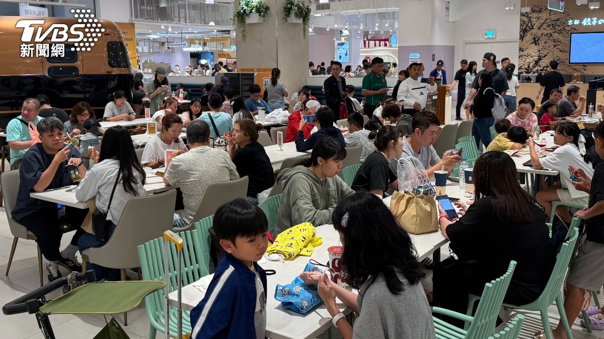 漢神洲際成為台中唯一有開門的百貨公司。(圖/TVBS)
