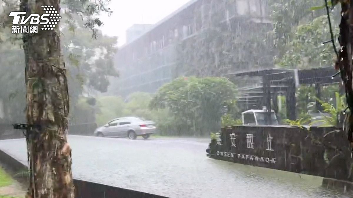 巴威強襲苗栗泰安!溫泉區道路中斷旅客受困 錦水部落水管斷