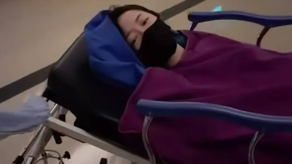 楊千霈被推出恢復室還昏昏沉沉，發現全家人來陪伴，感動不已。（圖／翻攝自IG）