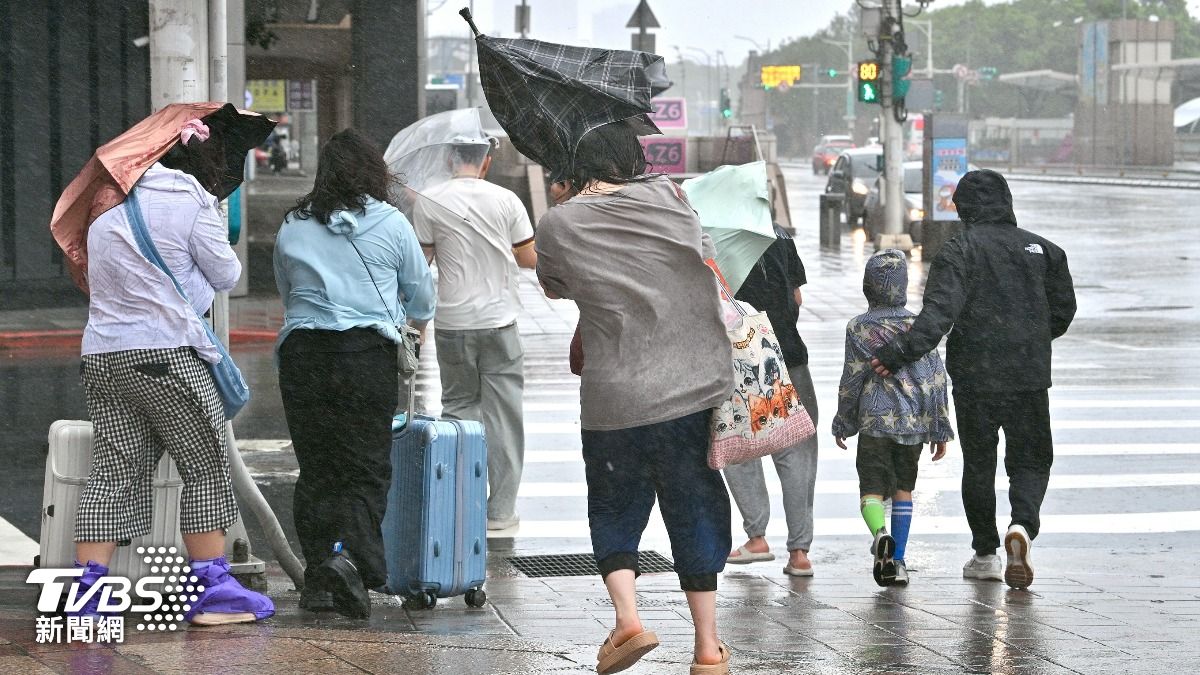天氣/巴威外圍環流發威!19縣市豪雨特報 6地「紫爆」超大豪雨