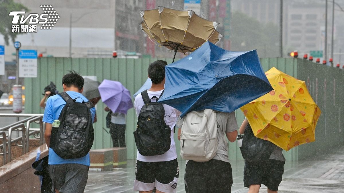明天天氣／颱風紅霞將生成！週五、六逼近台灣　2區雨最猛