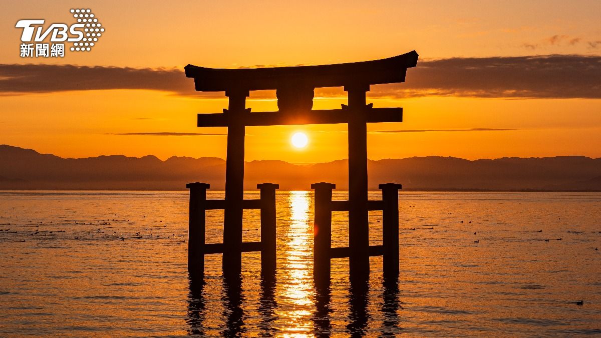 台灣攝影師日本神社違規拍照　日網友怒發文：滾回你的國家