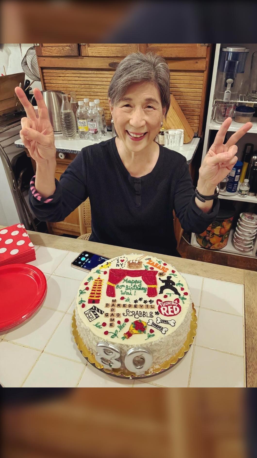 何煒晴前年才在IG貼出與家人共度80歲生日的照片。(圖/翻攝自IG)