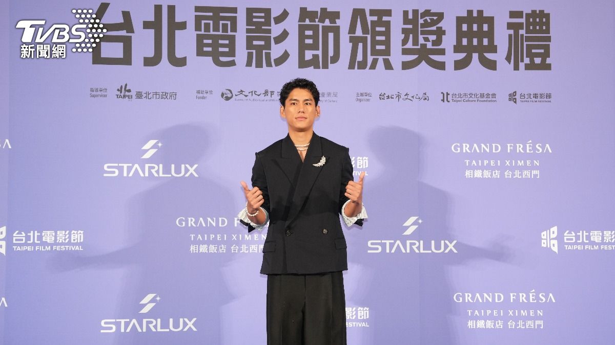 朱軒洋狂撩現場記者,問他幸運物是什麼他表示「你們啊」。(圖/TVBS)