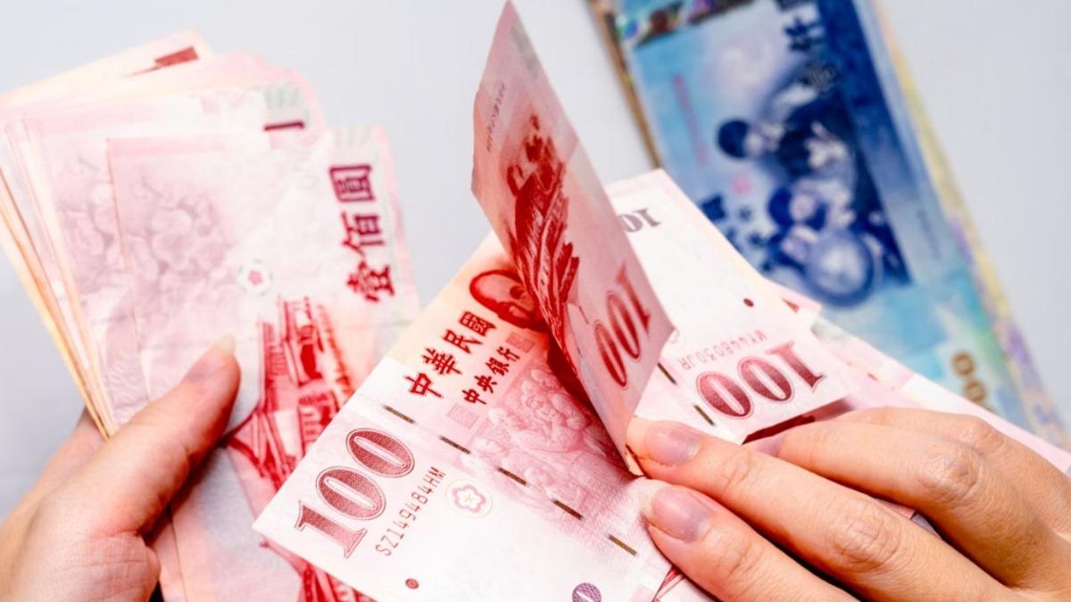 教育部最新公布的學產基金「急難慰問金」修正案，將申請門檻從100萬元大幅放寬至148萬元。（示意圖／shutterstock達志影像）