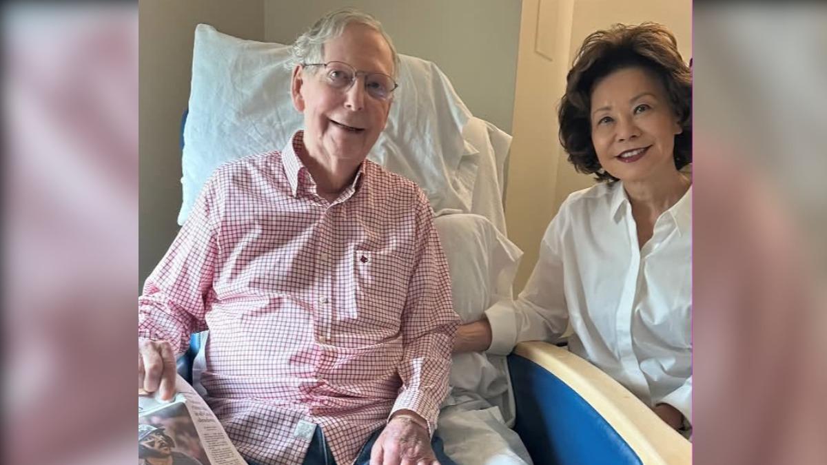 參議員麥康諾神隱近一個月發聲 PO與趙小蘭合照破死亡傳言