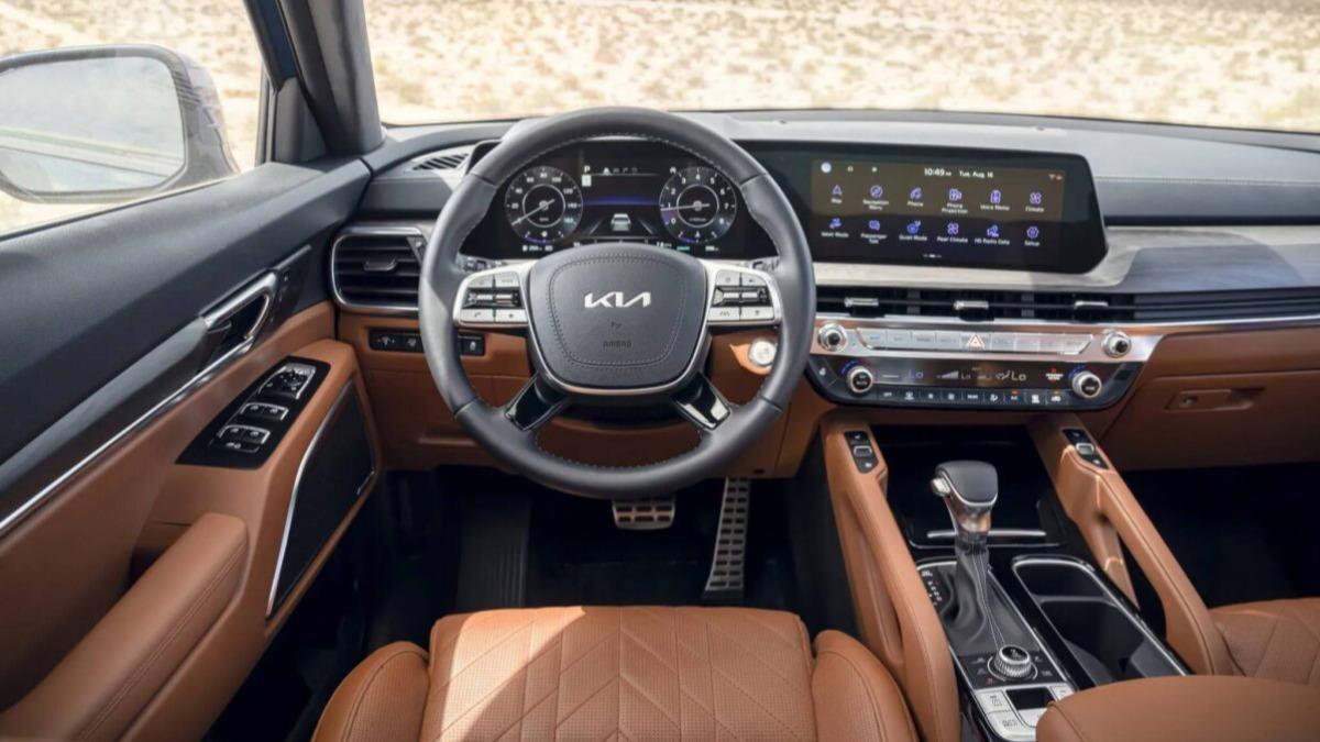 Kia將召回462,869輛2020至2024年式Telluride,原因是電動座椅開關可能故障,導致座椅馬達持續運轉、過熱,甚至有起火風險。(圖/Kia提供)