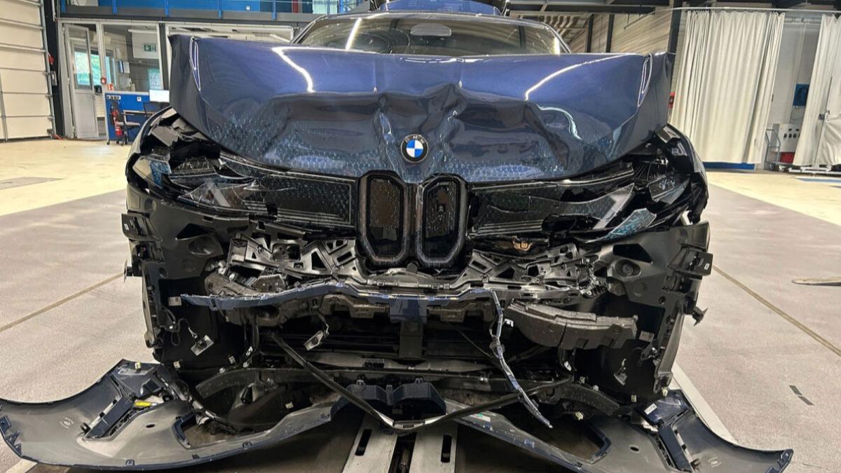 BMW iX3安全駕駛獲71%,實體按鍵配置與駕駛輔助系統表現亮眼。(圖/ANCAP提供)