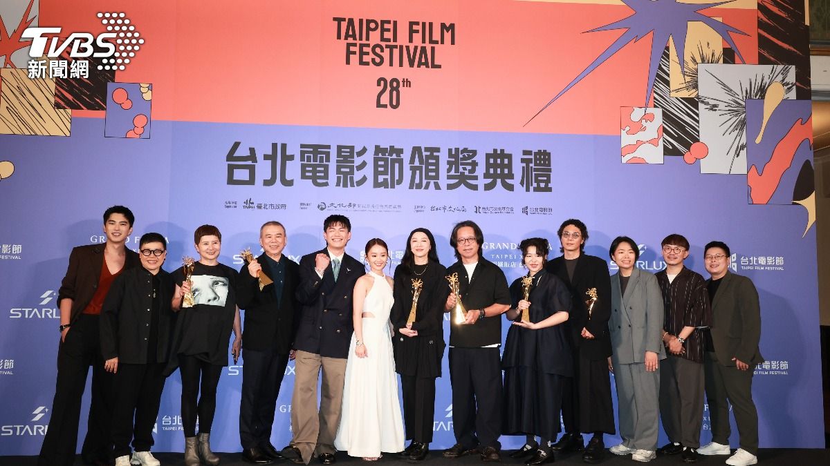 《大濛》獲得最佳劇情長片,導演陳玉勳公開勉勵男主角柯煒林。(圖/趙世平攝)