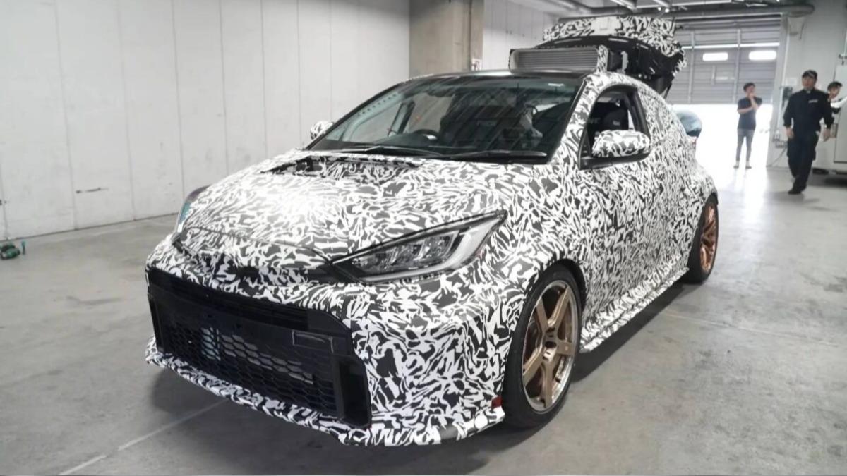 這輛看似GR Yaris的特殊原型車，其實正是未來新世代MR2與Celica的重要技術驗證平台。（圖／Toyota提供）