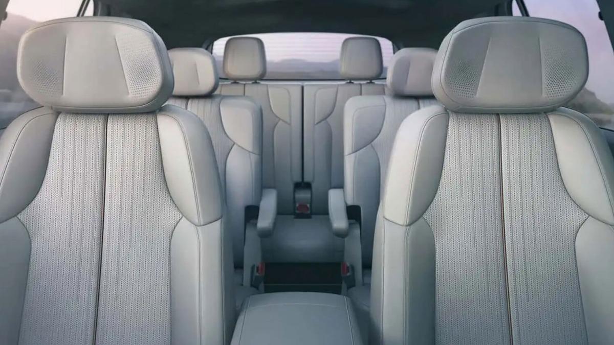 Cadillac Vistiq第三排電動座椅偵測異常,遇阻礙後恐無法解除夾困狀態。(圖/Cadillac)
