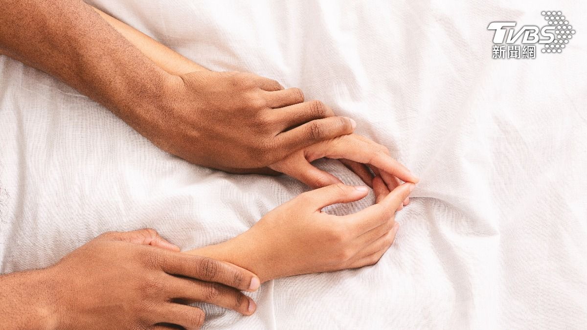 激戰前總被男友「逼喝水」！　婦科醫讚2好處：有醫學根據