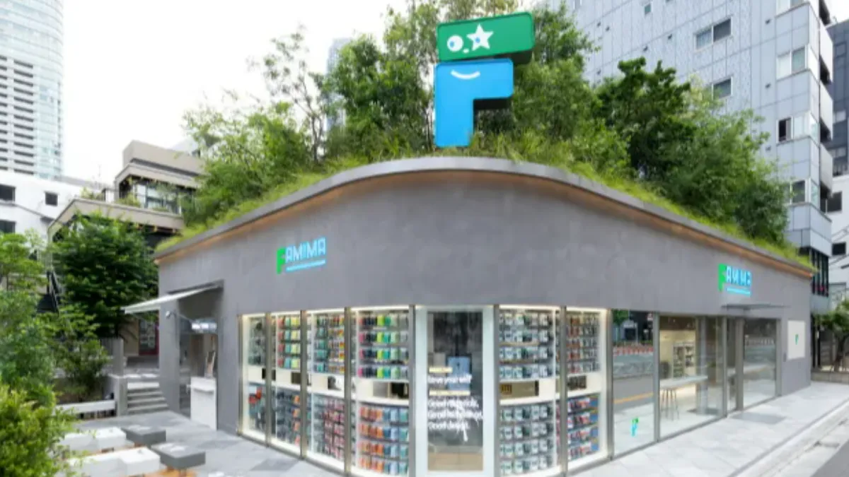 外帶專區「Famima Stand」,讓民眾免進店排隊就能透過獨立窗口帶走咖啡或招牌全家炸雞。(圖/翻攝自SORA NEWS 24)