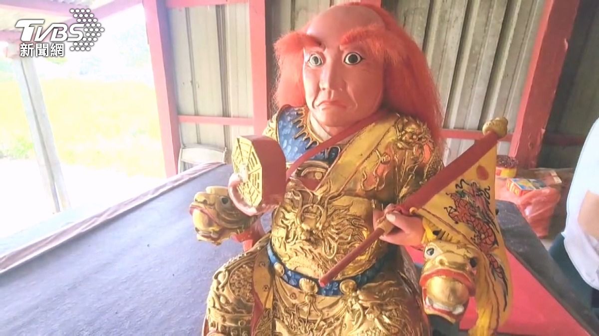 颱風天紅毛神明失蹤！姊妹開特斯拉「請回家躲風」　警依竊盜偵辦。(圖／TVBS)