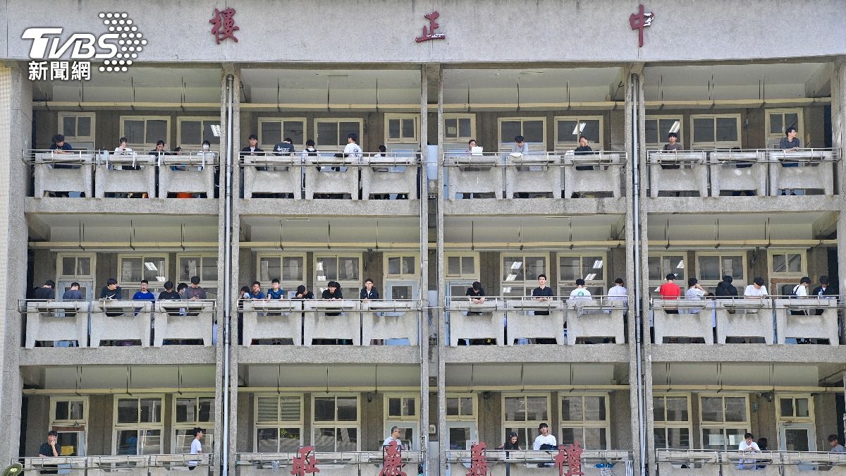 分科測驗數甲考科參考答案。（圖／胡瑞麒攝）