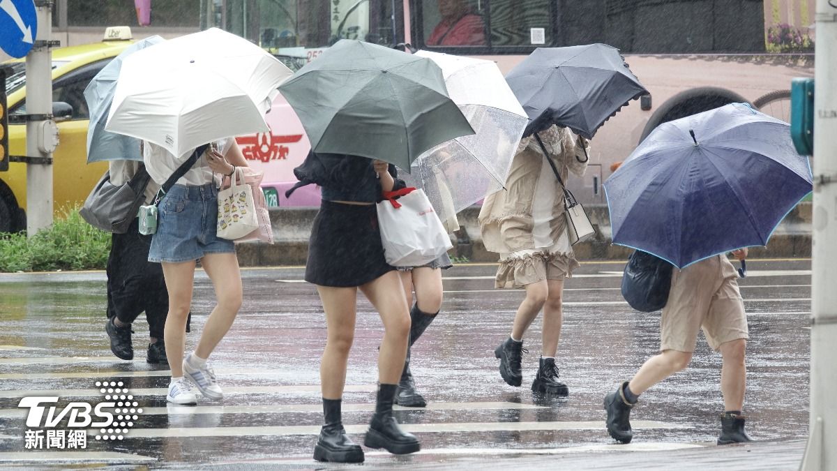 天氣/午後雨彈再炸!北部中部山區防豪雨 3縣市高溫亮燈