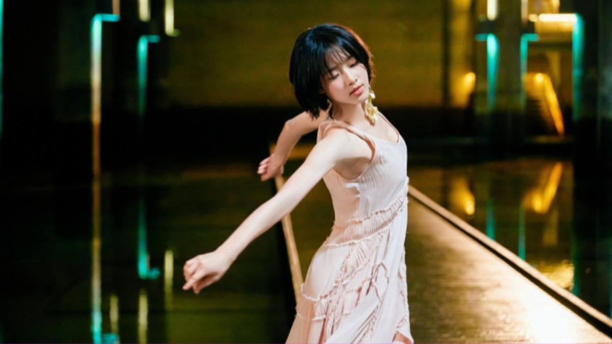 擔任電影節大使！《陽光女子》何曼希爆紅回娘家　踩網美景點熱舞