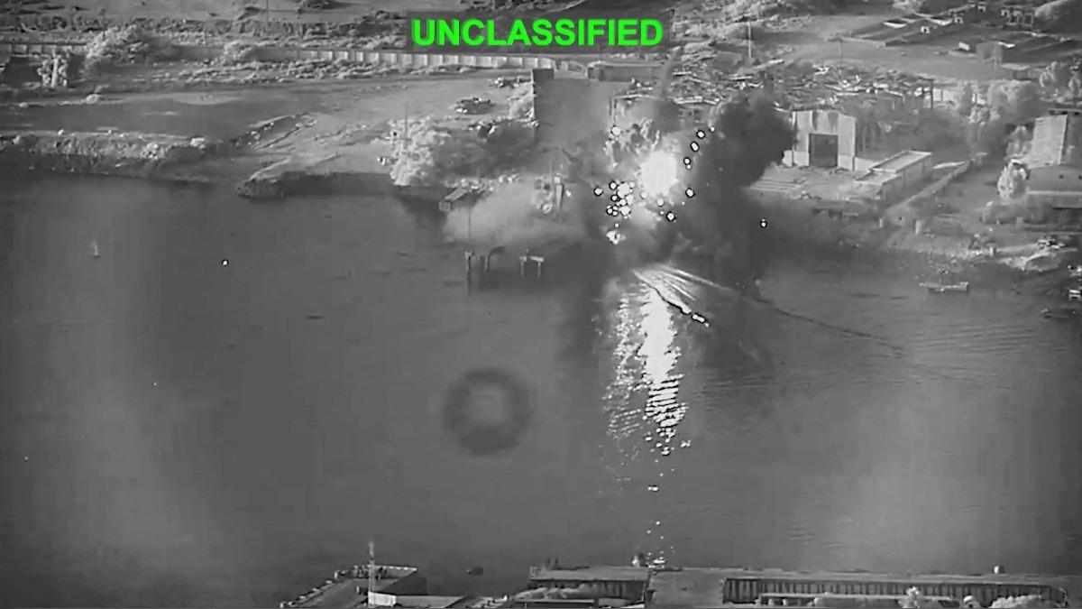 美軍首度用海上無人艇炸伊朗海軍基地(圖/達志影像路透社)