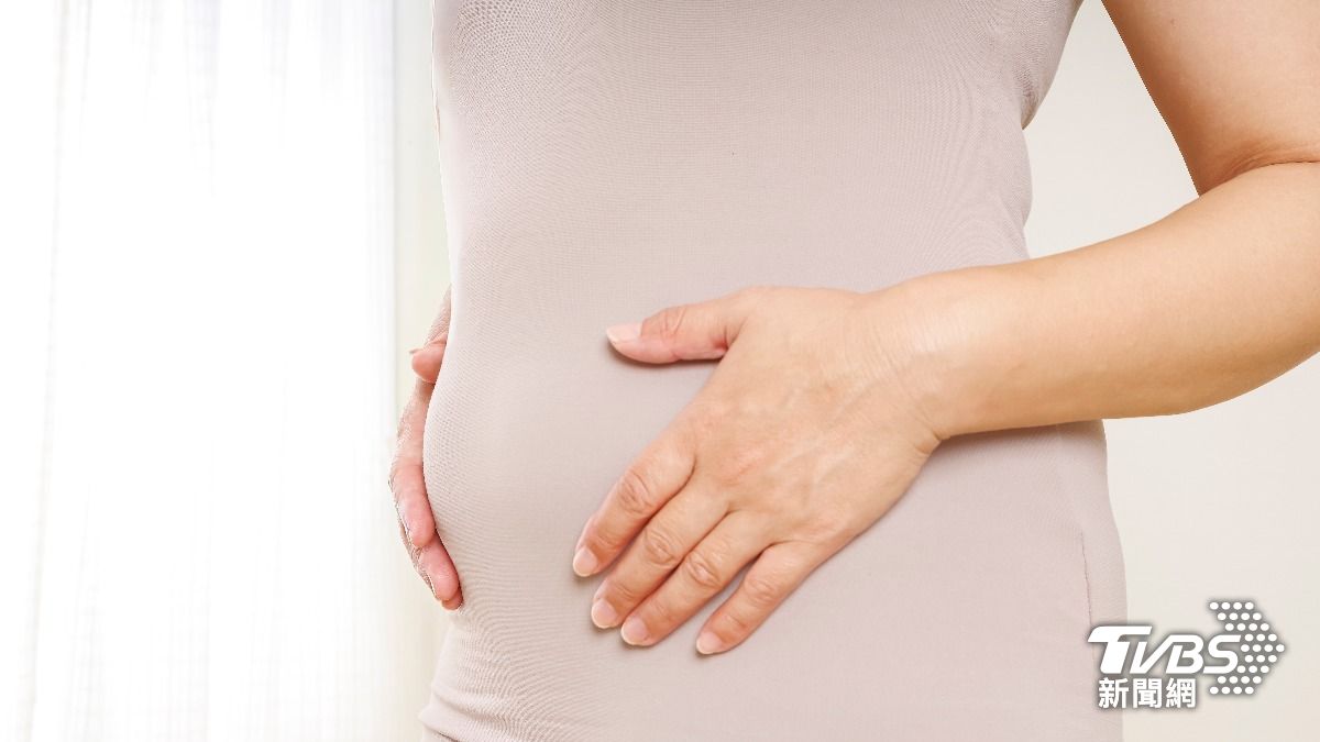洗澡時私密處摸到一團肉?醫曝「脫垂5大因素」:子宮拿掉沒用