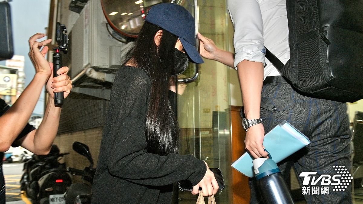 家寧妹妹張家芸不發一語。(圖/胡瑞麒攝)