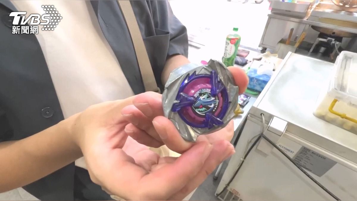 獨／戰鬥陀螺玩家比賽奪勝！振臂歡呼下秒「整箱被偷」損失4.6萬。(圖／TVBS)