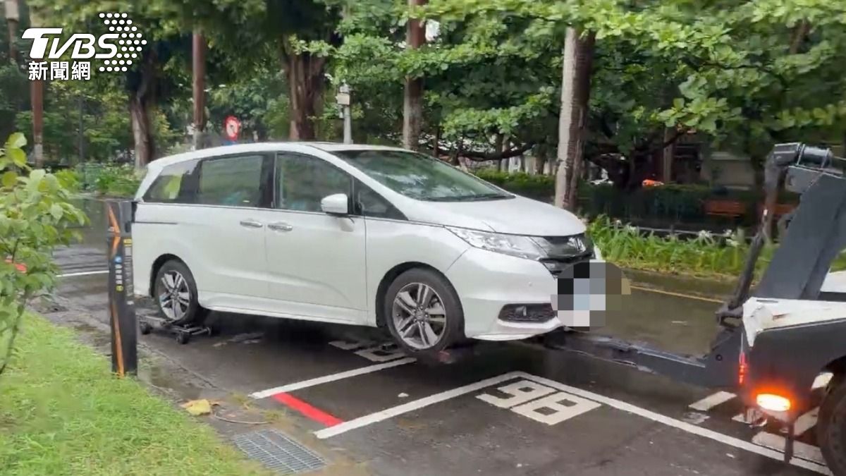 兇嫌林男的車輛被拖吊進行調查。（圖／TVBS）