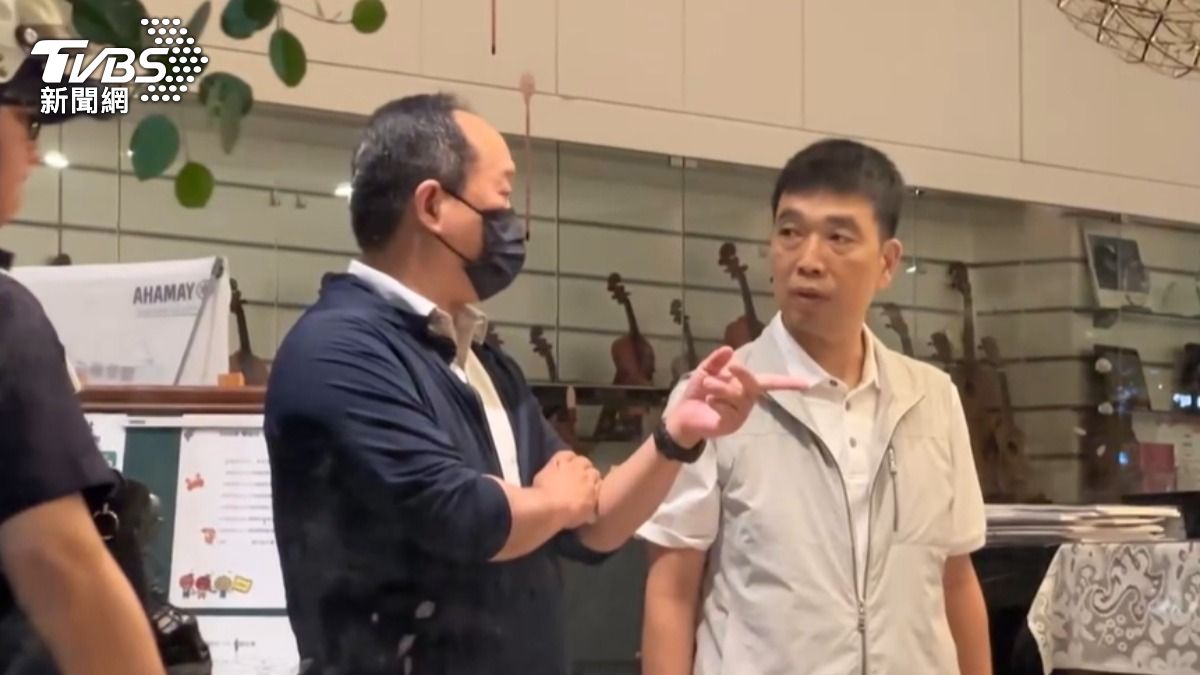 新竹地檢署檢察官許大偉晚間也前往案發現場了解狀況。（圖／TVBS）