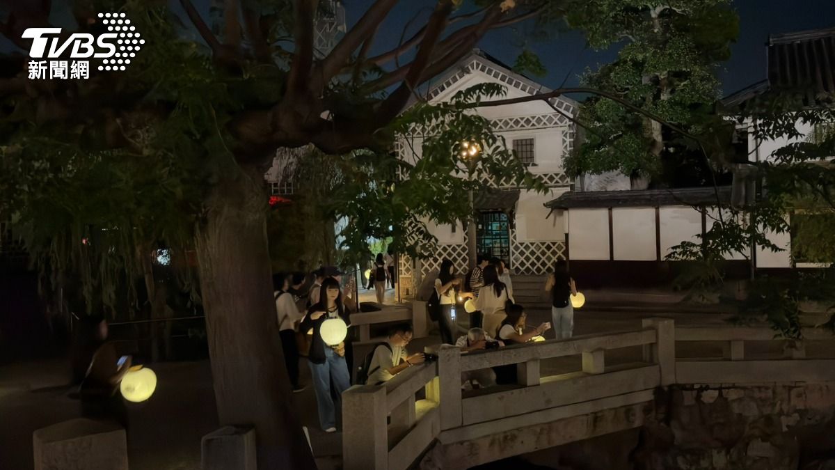 記者實際走訪發現夜晚有不少人夜訪倉敷美觀地區。(圖/陳昫蓁攝)