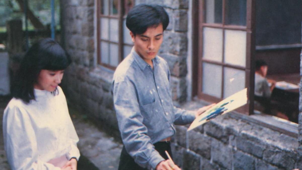 王美雪(左)與于寒於電影《魯冰花》中飾演老師角色。(圖/國家電影及視聽文化中心提供)