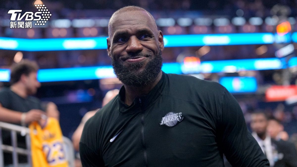 《ESPN》權威記者查拉尼亞透露，詹姆斯將在騎士、熱火、76人之間進行最後抉擇。（圖／達志影像路透社）