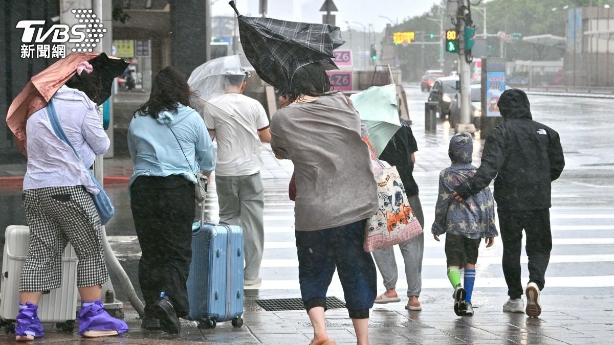 天氣／變天了！雷雨「狂炸1週」這天雨最猛　專家：小心中暑