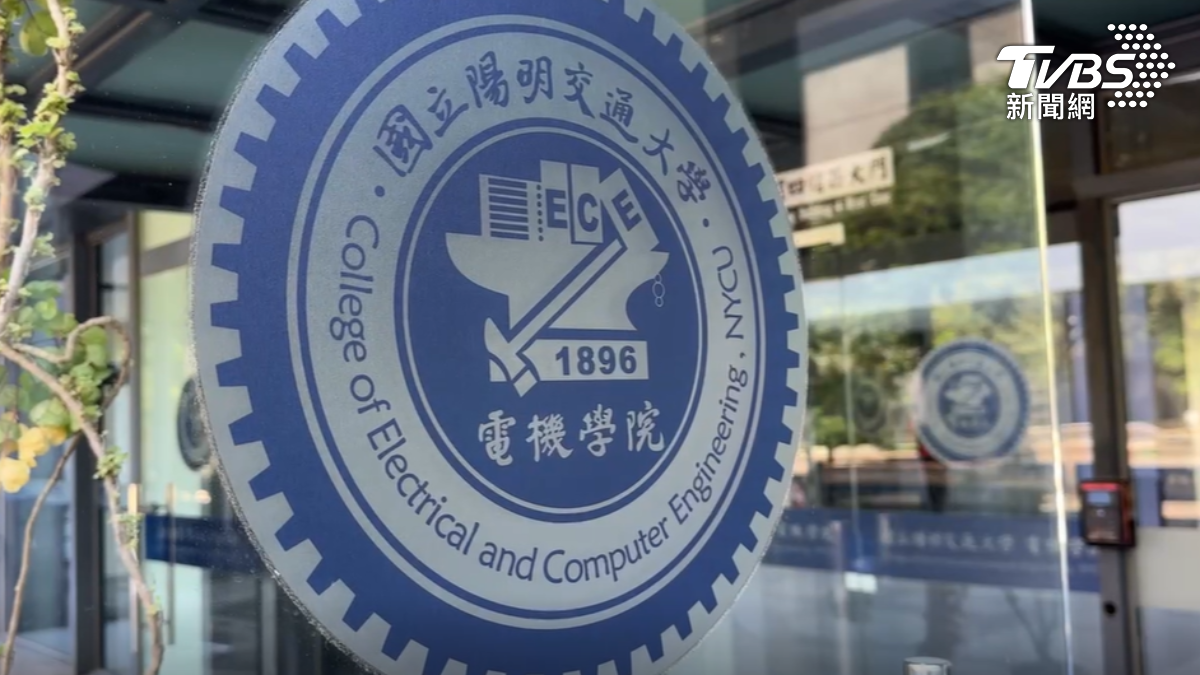 美籍教授曾得優良教學獎,有學生表示教授佛心,也有人說都採取線上上課。(圖/TVBS)