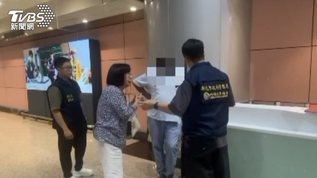 據了解，該名男子因身體狀況不佳、缺乏醫療費用，才以一次3000美金的報酬鋌而走險，企圖利用體內運毒方式闖關。（圖／TVBS）