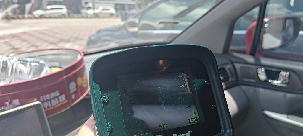 透明瓶裝水-瓶裝水聚光效應-車輛起火-車輛燃燒-火燒車